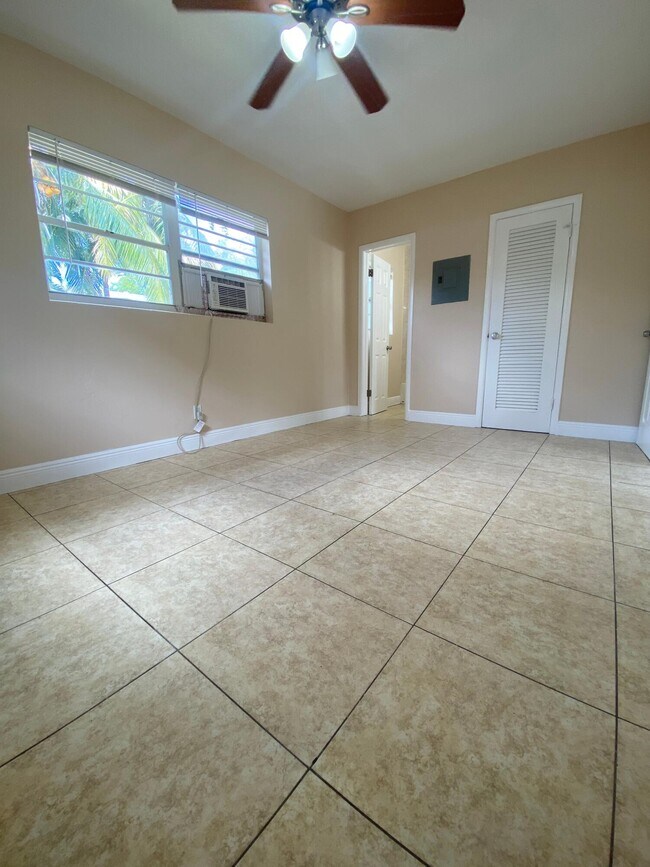 Photo - 4820 Maine St Unidad 1