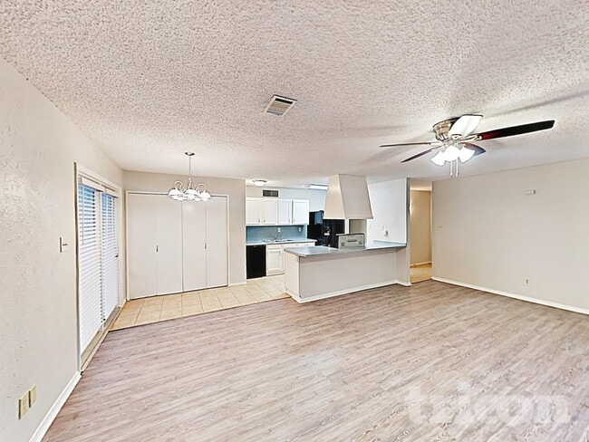 Photo - 7309 Hedge Dr