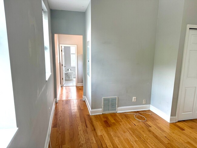 Photo - 1431 John St Unit 2R