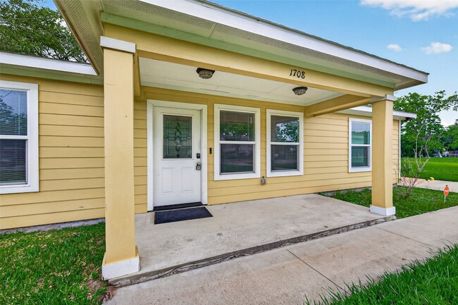 Photo - 1708 Sycamore Ave