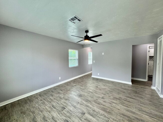 2144 Westchester Dr