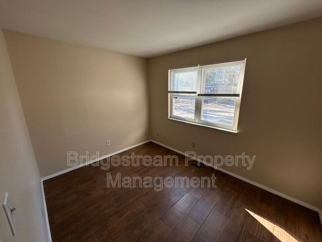 Photo - 1901 Hazel Ave