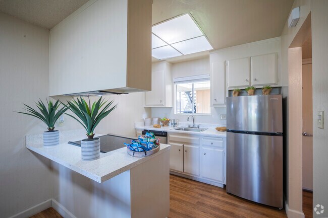 1 Bedroom - 1BR, 1BA - 585SF - Kitchen