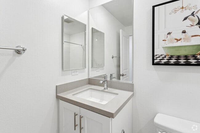 3BR, 2BA - 1,076SF - Secondary Bathroom