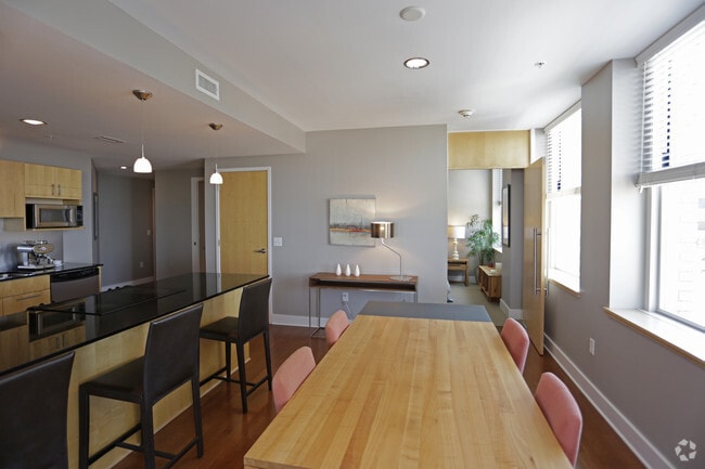 909 Walnut