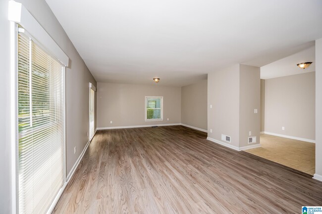 Photo - 1112 Kawanda Ln
