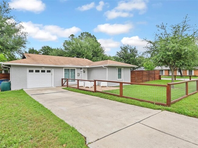 Photo - 616 Long Bow Ln