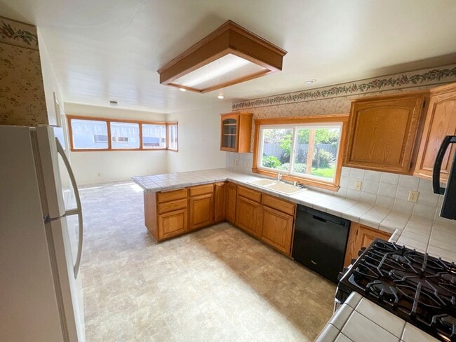 Photo - 2245 Baldwin St