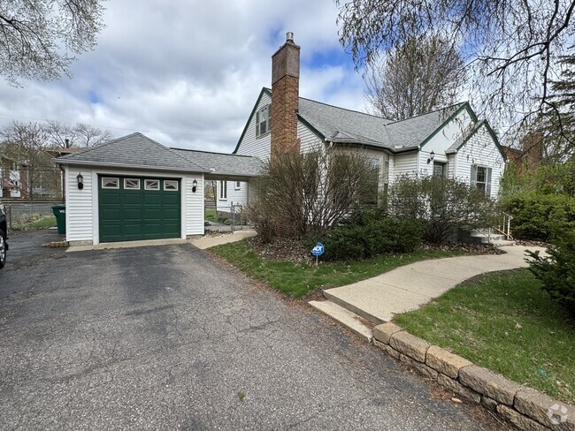 Building Photo - 6324 Pillsbury Ave S Rental