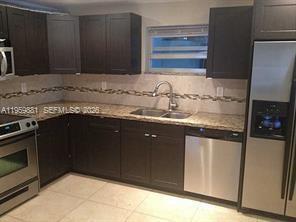 Photo - 5604 Hayes St Unidad RIGHT