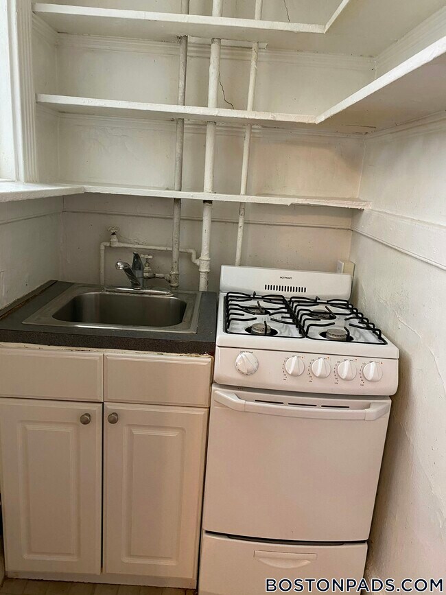 Building Photo - 64 Hemenway St