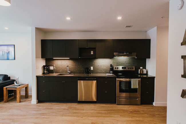 Photo - 221 Stradbrook Ave Unit ID1223068P