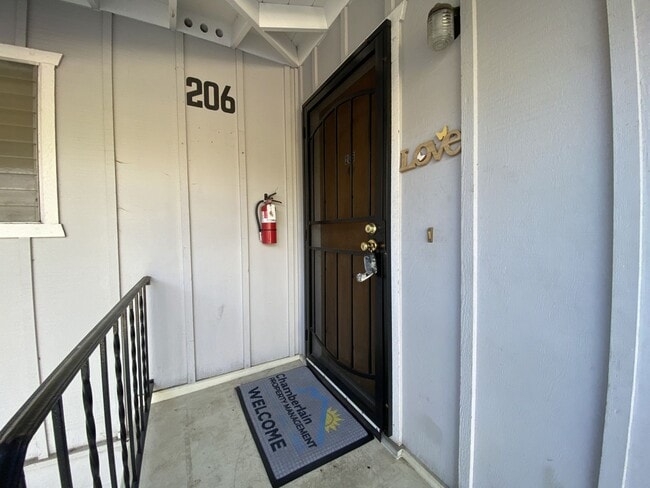 Building Photo - 206-210 Vista Glen Ln Unit 206