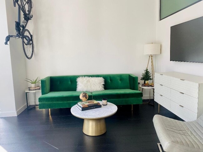 Photo - 800 Embassy Dr Unidad 523