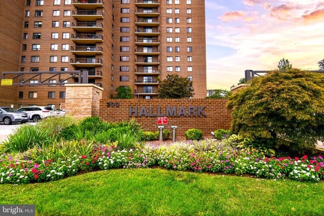 Building Photo - 200 N Pickett St Unit 1605