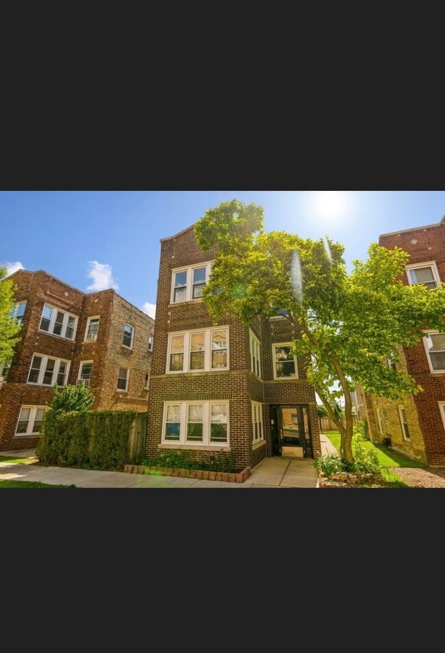 Building Photo - 3007 W Sunnyside Ave Unit 2