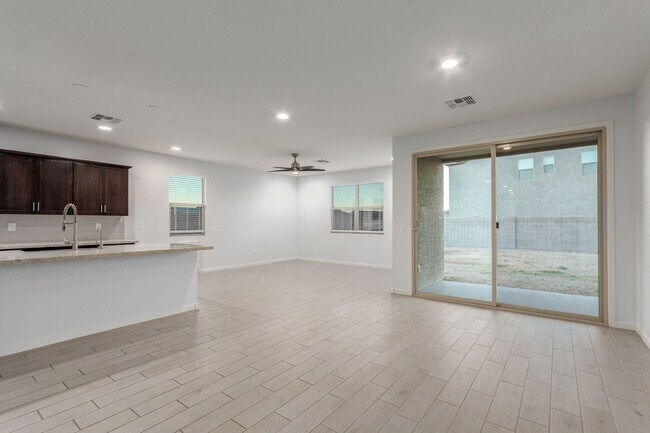Photo - Stylish Living Near Queen Creek – Welcome ...
