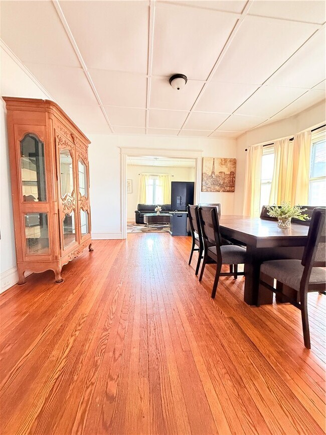 Photo - 948 Monroe Ave