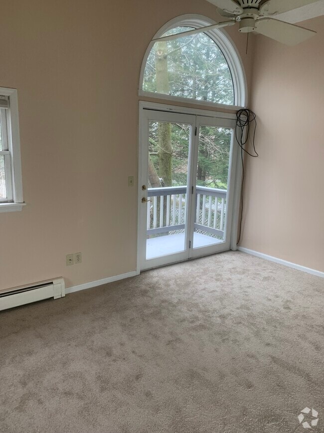 Building Photo - 4 Obrien Glenway Unit 4 A O'Brien Glenway Rental