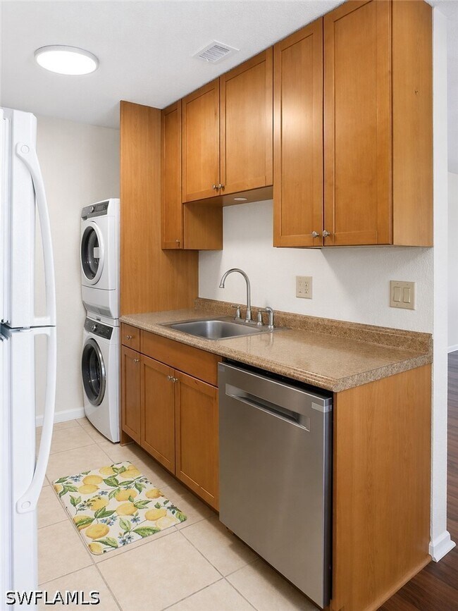 Photo - 4615 Bayshore Dr Unit E8