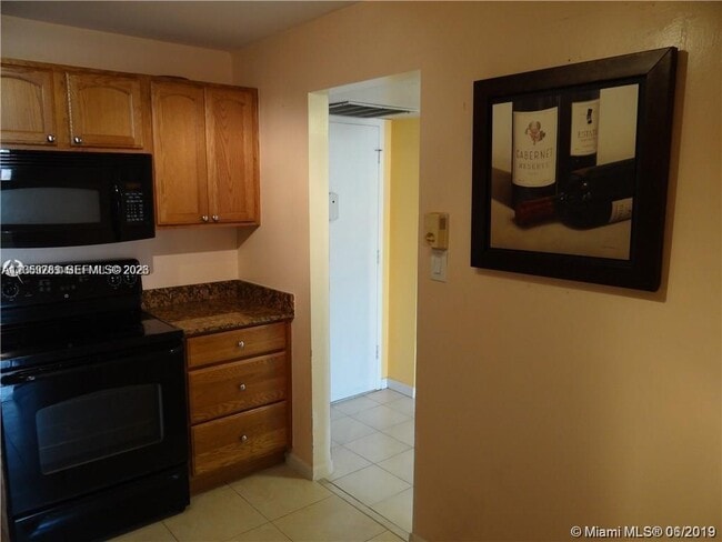 Photo - 2741 Taft St Unit 206