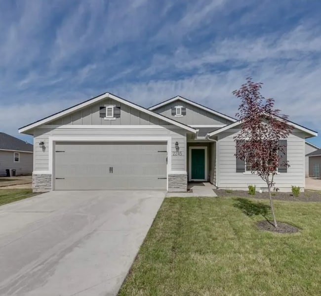 Building Photo - Single level home w/2 car garage, fenced y...