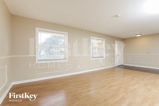 Photo - 240 Donegal Ave