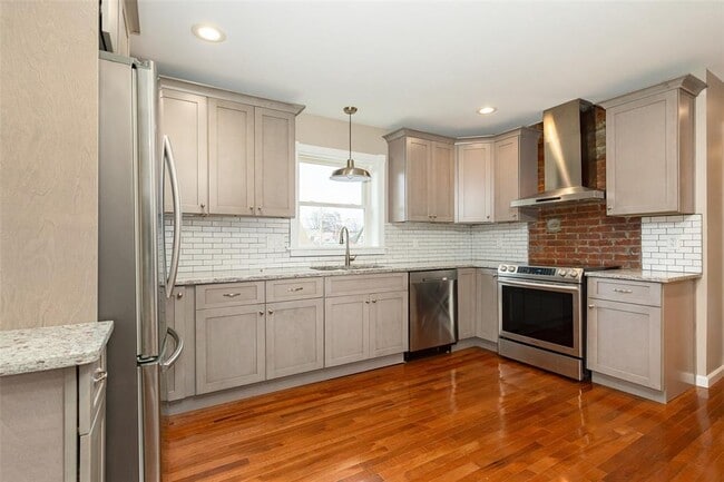 Photo - 204 Mill St Unit 1