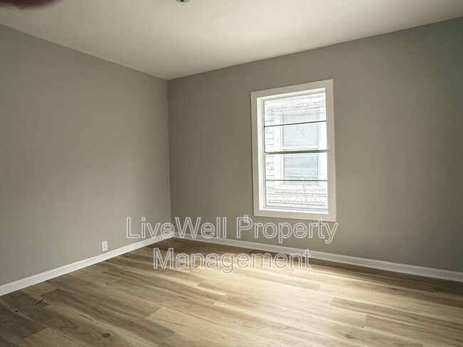 Photo - 353 16th Ave N