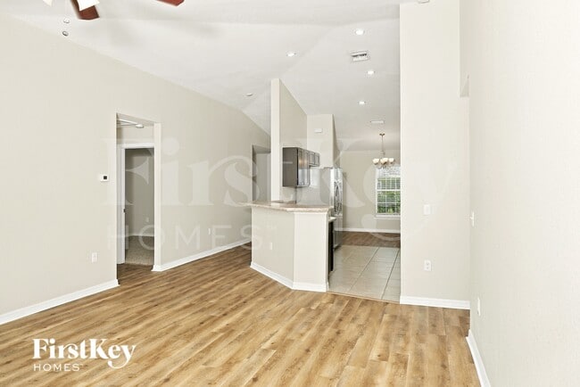 4611 Belladonna Ave