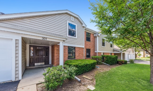 Front Door - 301 Pembridge Ln Unit 301 Pembridge-Schaumburg