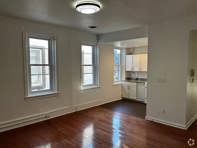 Building Photo - Newly Renovated 2 Bedroom 1 Bath -- Fabric... Unit #3F Rental
