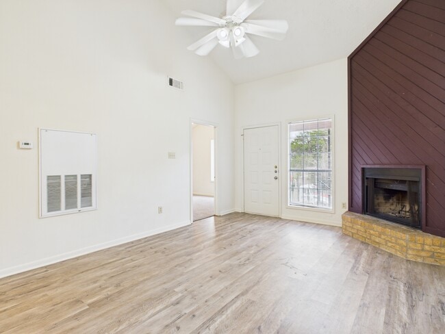 Photo - 1802 Woodsman Dr