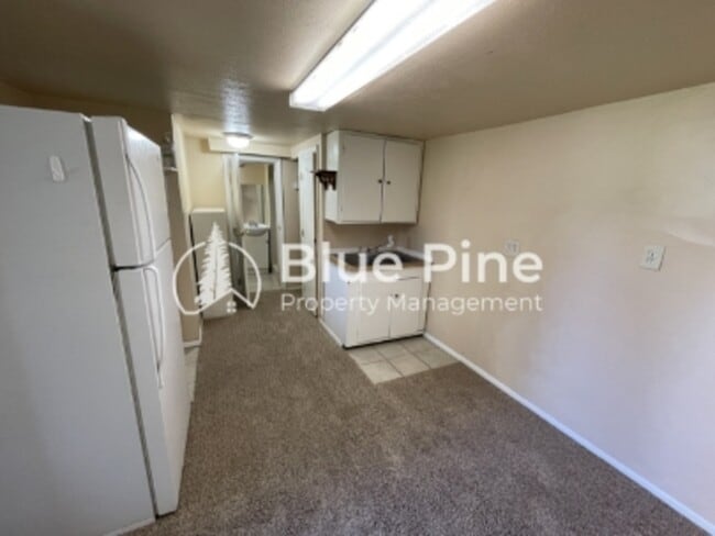 Photo - 440 Walnut St Unit 3