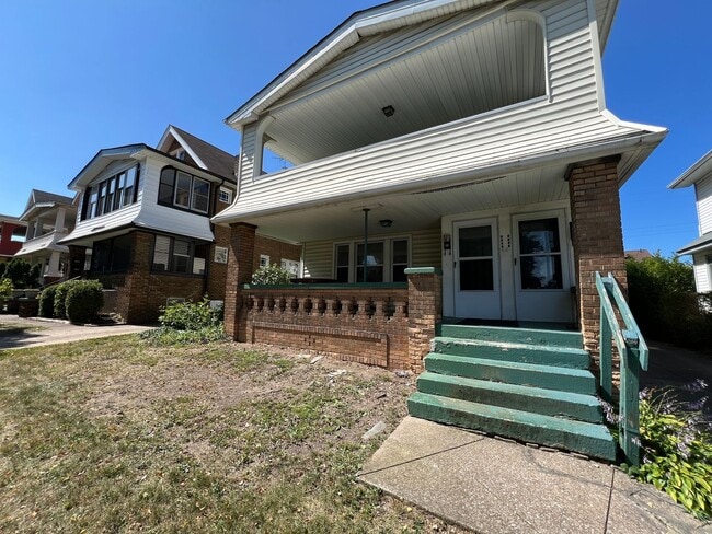 Building Photo - 2196 Lewis Dr