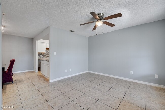 Building Photo - 6168 Principia Dr Unit 4