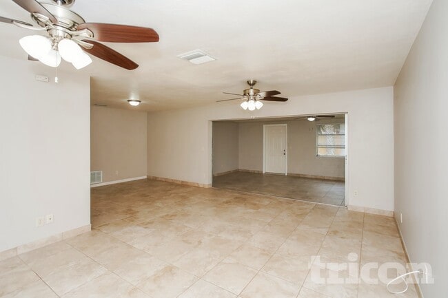 Photo - 6338 21st St N