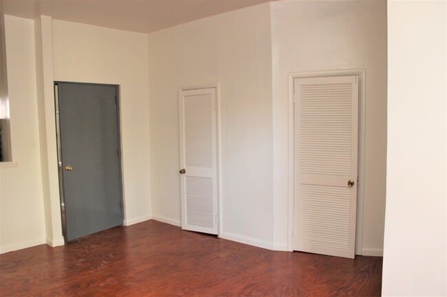 Photo - 1824 Bolton St Unit #2