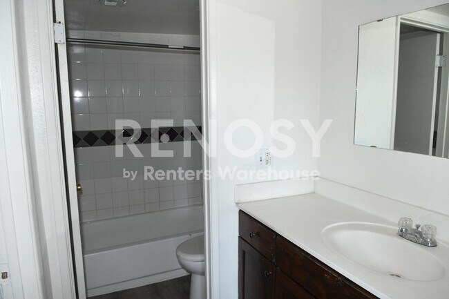 Photo - 1733 E Cambridge Ave