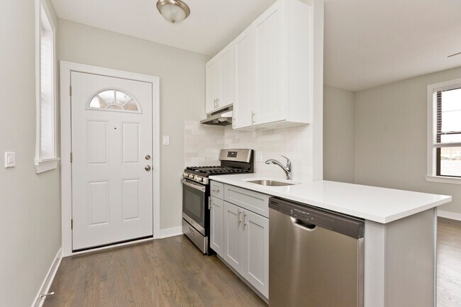 Photo - 3620 N Marshfield Ave Apartments Unit 3A