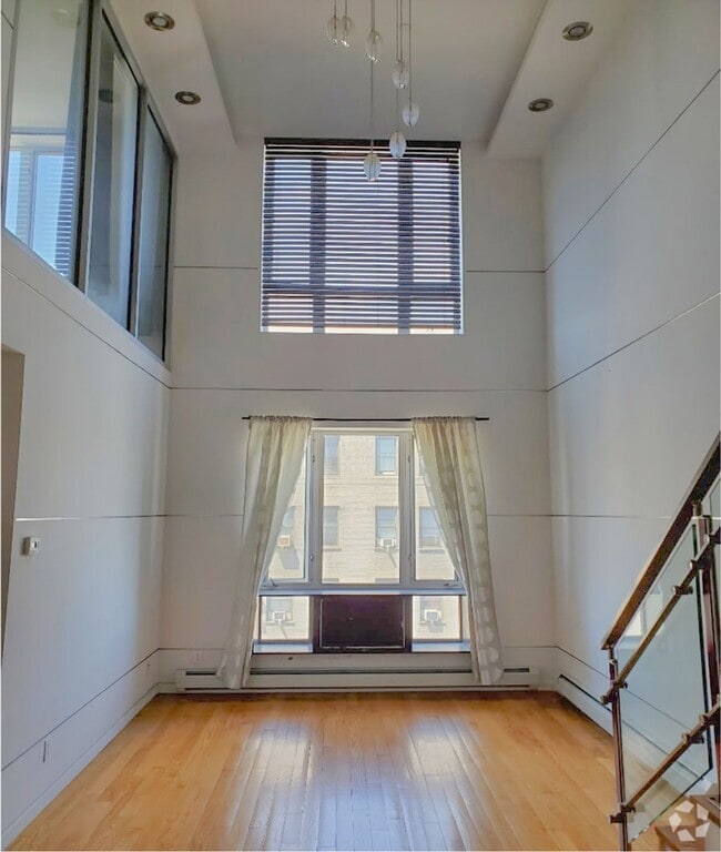 Building Photo - BRITTON AVENUE Unit DUPLEX Rental