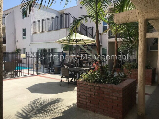 409 Burchett St Unit 104