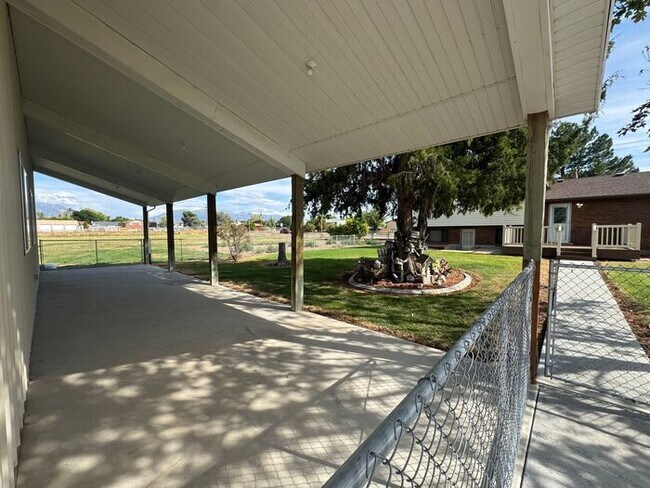 Photo - 3 bdrm 2 bath Home 2 car Garage Pet Friendly!