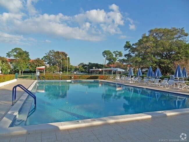 Building Photo - 2600 SE Ocean Blvd Unit Gg5 Rental