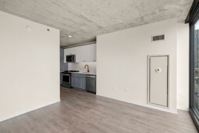 Photo - 183 W Huron St