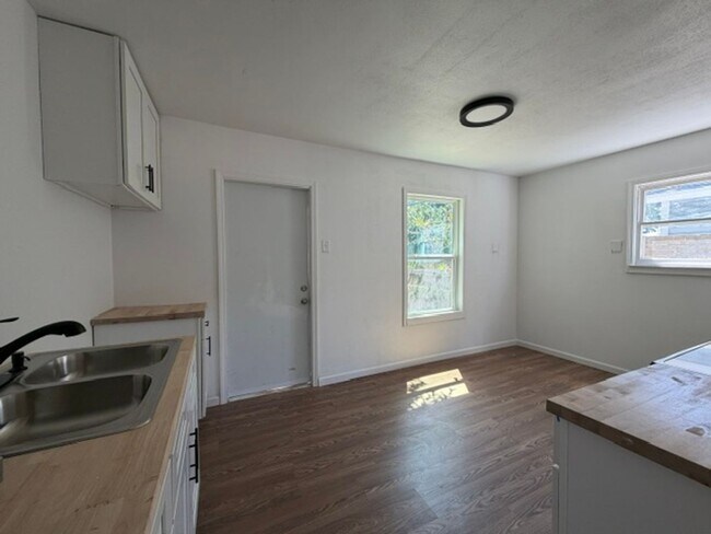 1701 Islla Dr