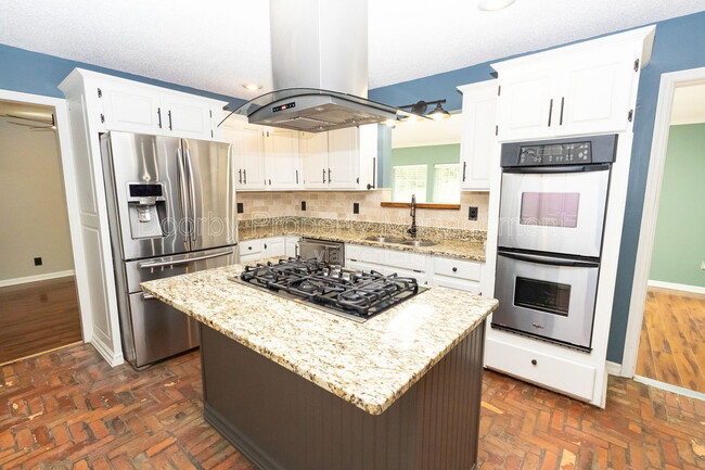 Building Photo - 6114 Sasha Ln