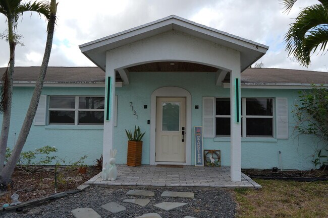 Photo - 7131 Oakmont Dr House
