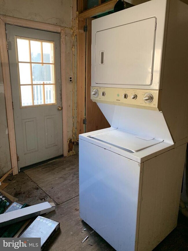 Photo - 5 N Matlack St Casa