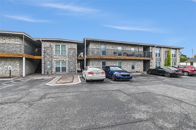 Photo - 2401 Manor Rd Unit 131